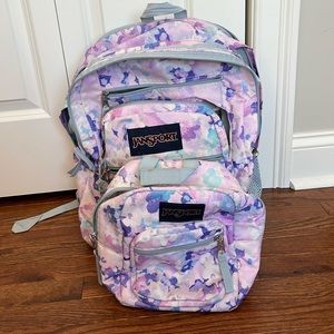 Great condition back pack & lunch bag. compartments clean & have working zippers